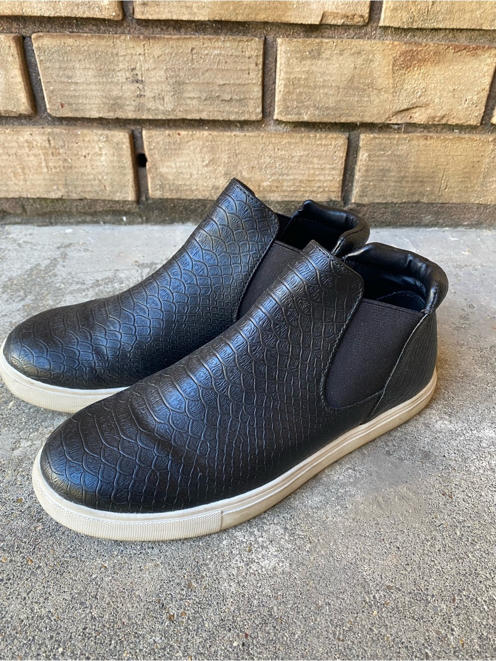 Cushionaire Black Snakeskin Slip On Platform Sneaker Booties Size 7.5